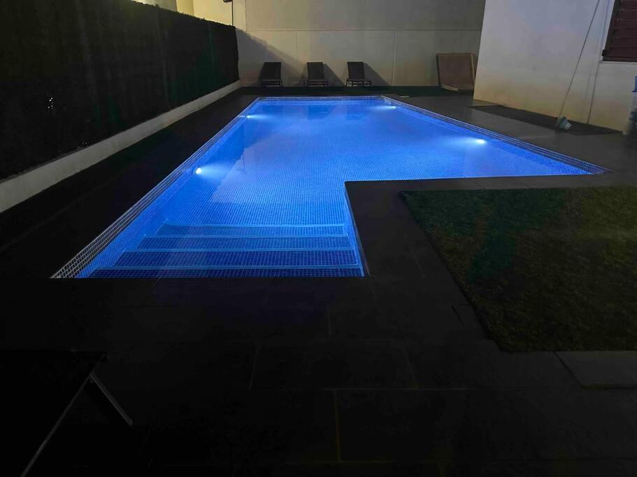 Modern 5-Bedroom Villa With Pool Montequinto Екстер'єр фото