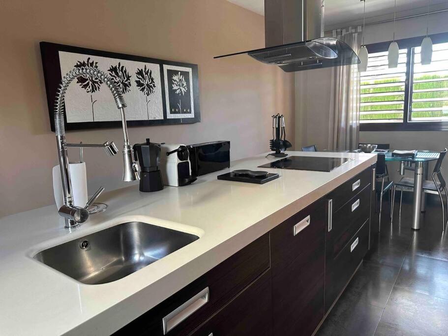 Modern 5-Bedroom Villa With Pool Montequinto Екстер'єр фото