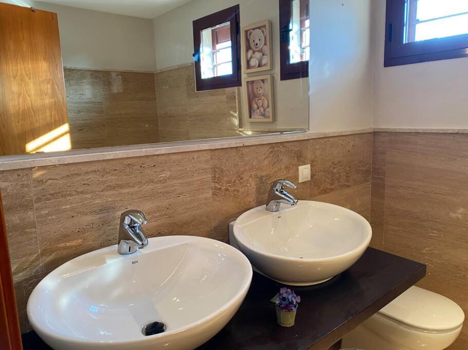 Modern 5-Bedroom Villa With Pool Montequinto Екстер'єр фото