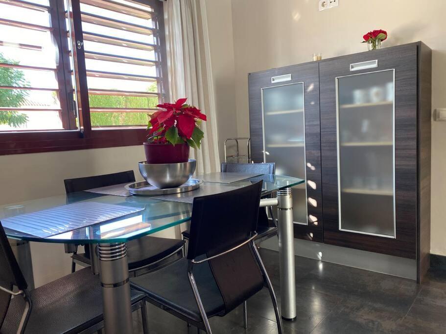 Modern 5-Bedroom Villa With Pool Montequinto Екстер'єр фото