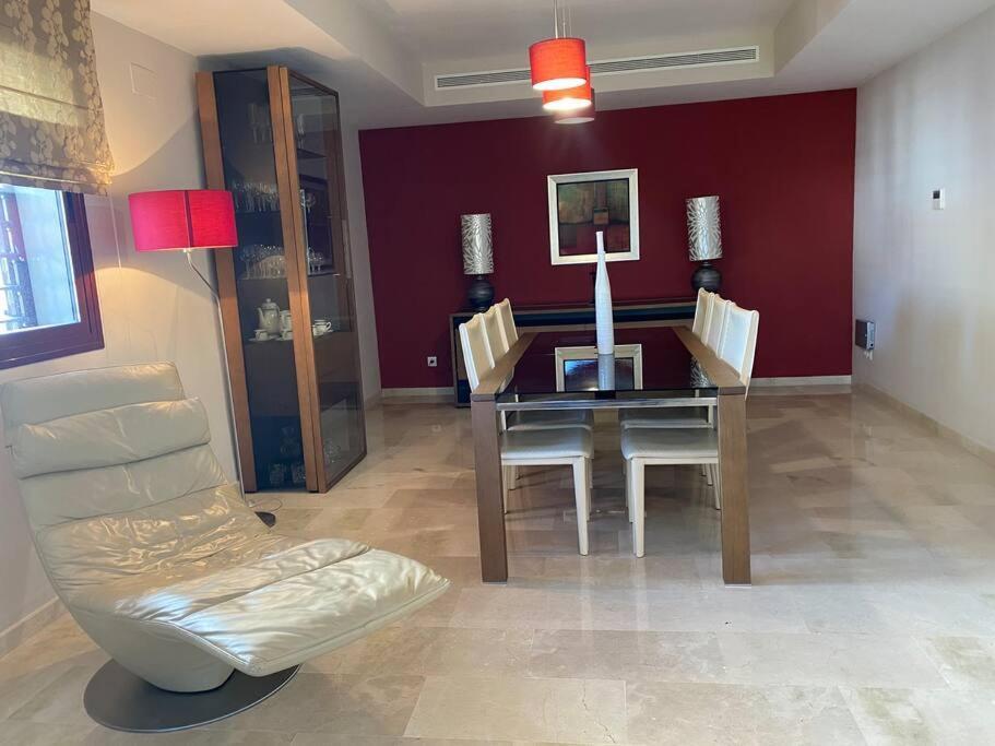 Modern 5-Bedroom Villa With Pool Montequinto Екстер'єр фото