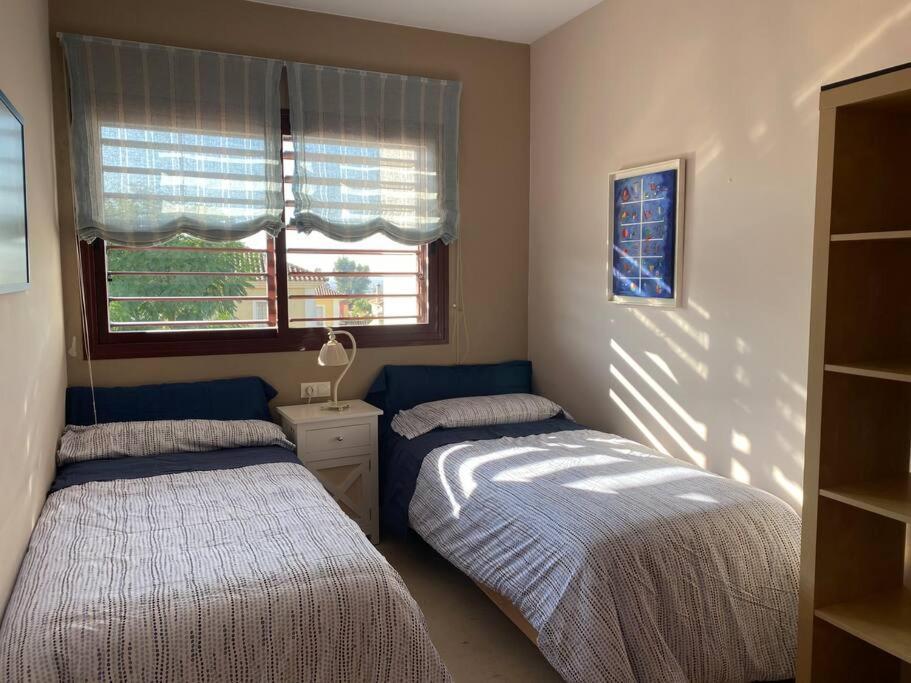 Modern 5-Bedroom Villa With Pool Montequinto Екстер'єр фото