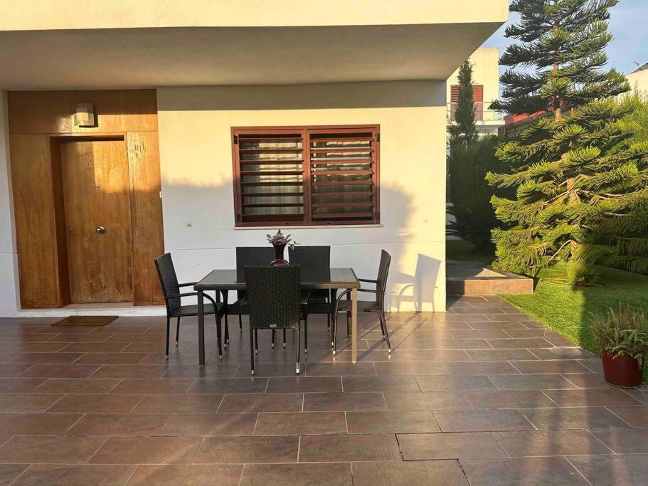 Modern 5-Bedroom Villa With Pool Montequinto Екстер'єр фото